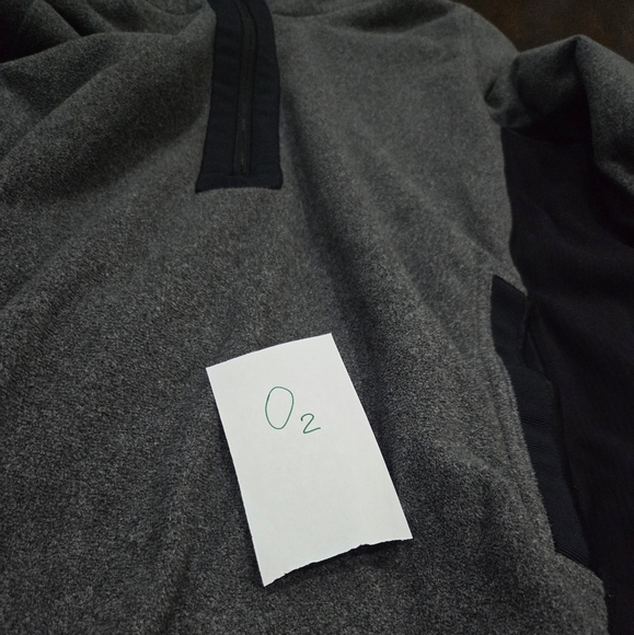 Lululemon Post Chaturanga  Gray and Black Half-Zip Pullover Sz.10 - Picture 11 of 11